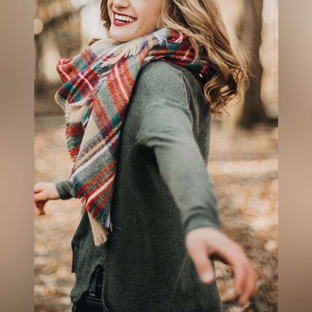 Cozy Plaid Blanket Scarf - Women’s OS